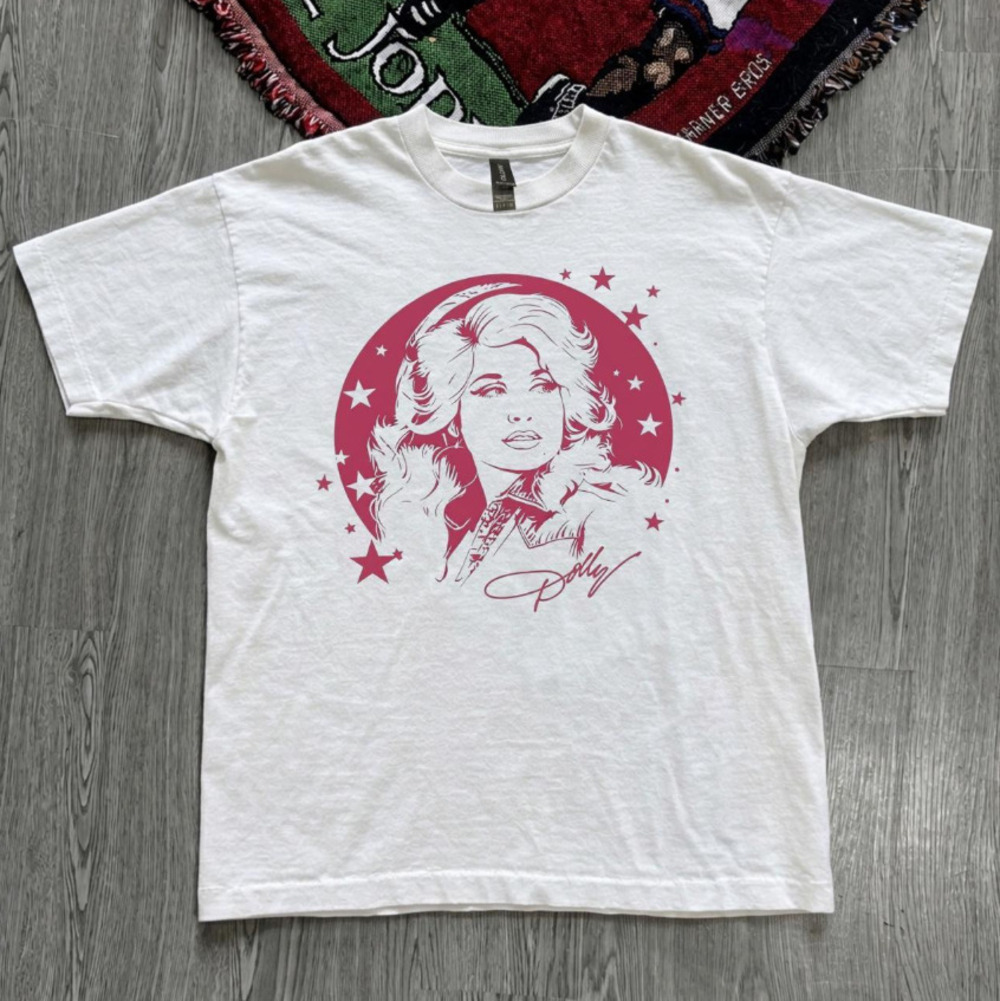 Dolly Parton Pink Portrait Star Circle Retro Queen Of Country Music Graphic Tee